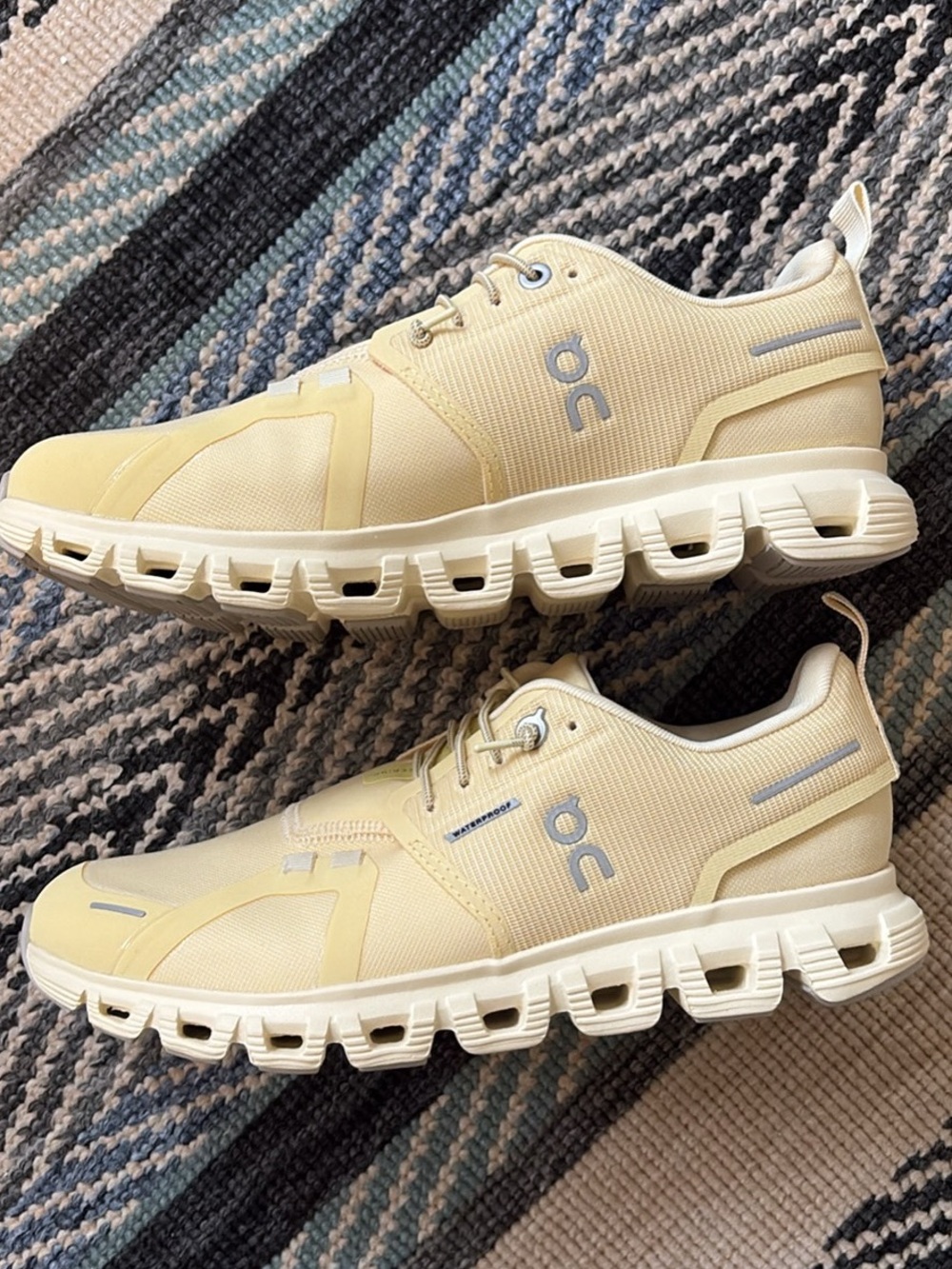 Women’s On Cloud 6 Waterproof - Size 6